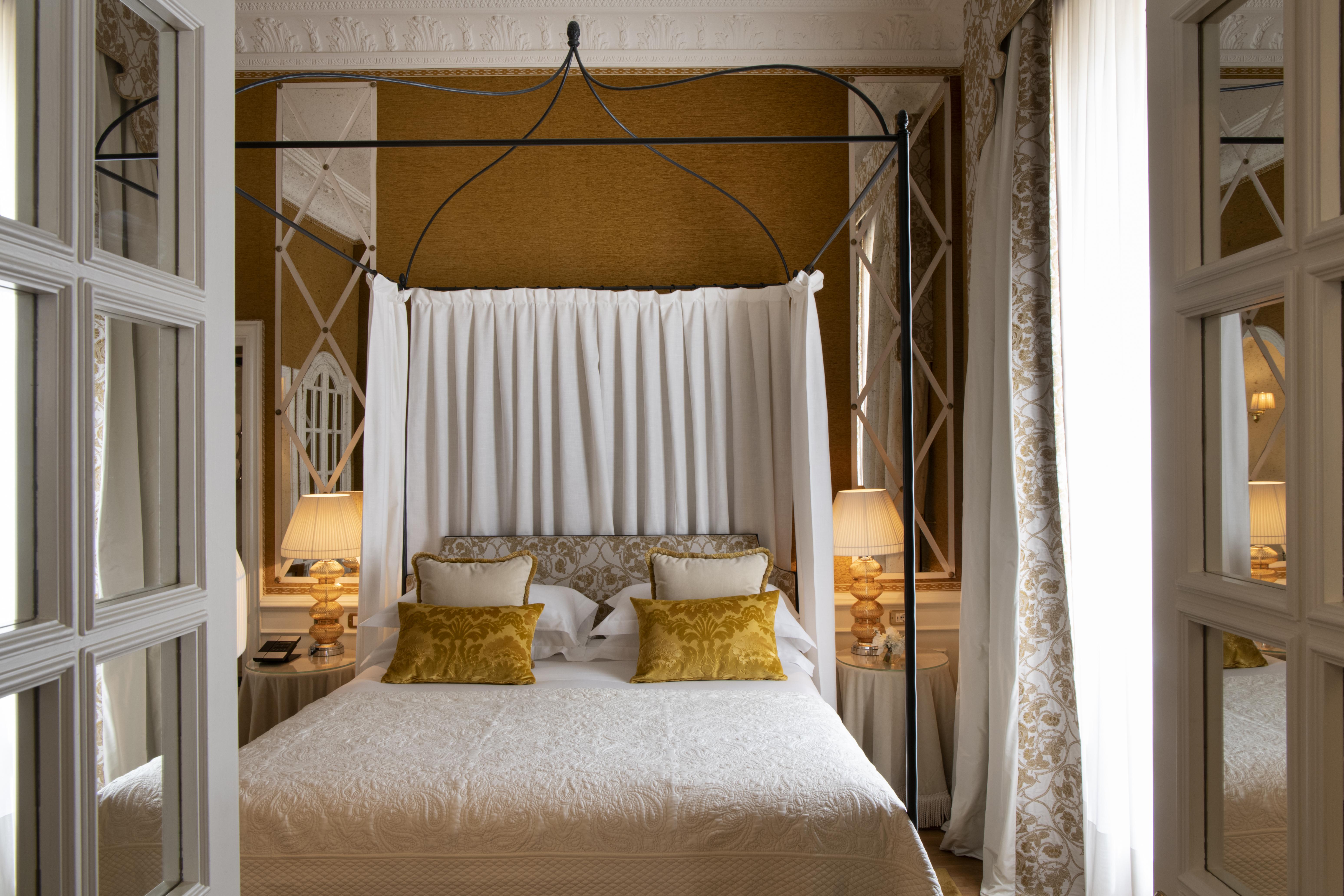 佛罗伦萨海尔维迪亚&布里斯托尔酒店 - 星际酒店集团 外观 照片 A bedroom at the Hotel de Matignon