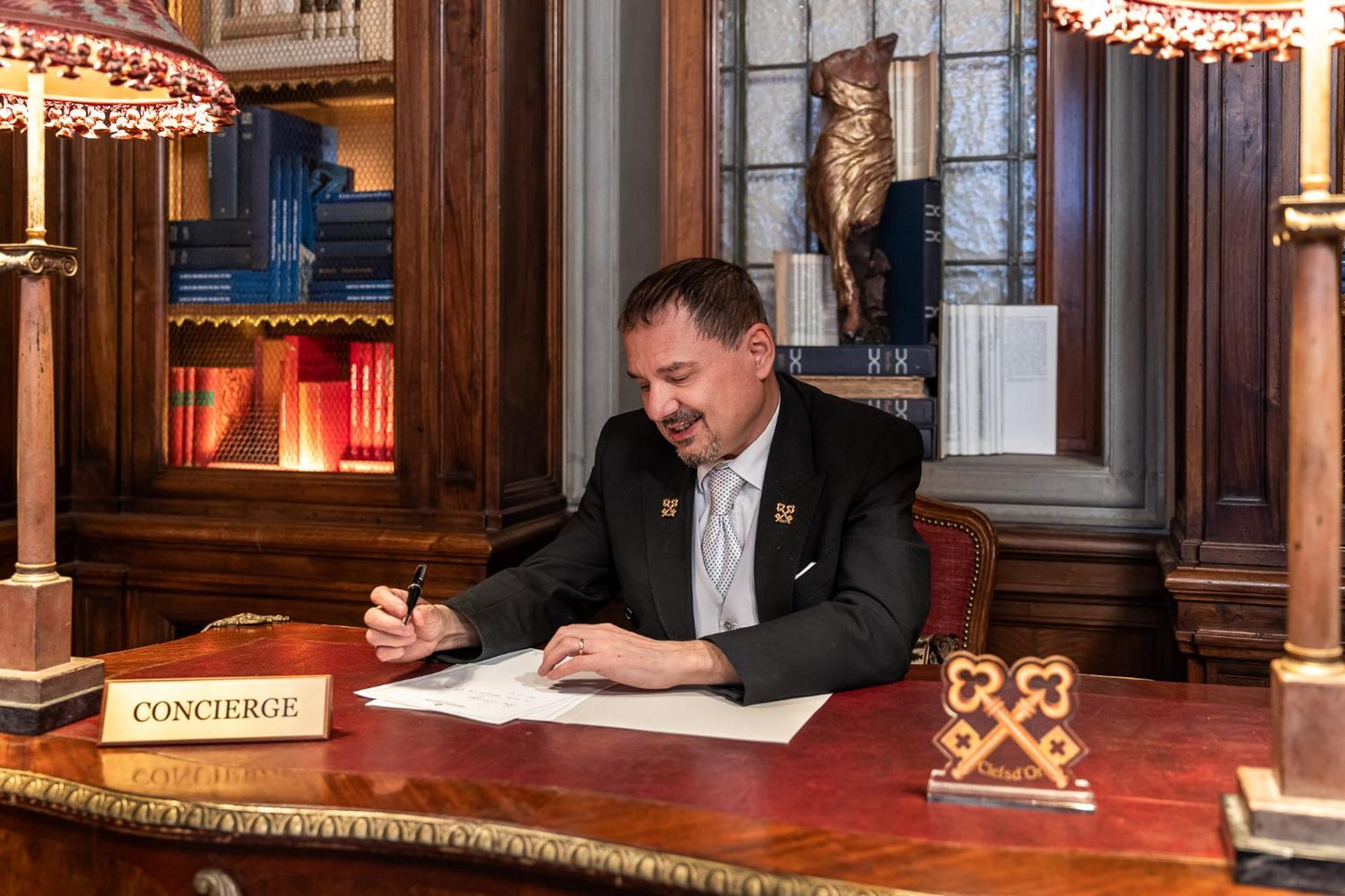 佛罗伦萨海尔维迪亚&布里斯托尔酒店 - 星际酒店集团 外观 照片 Mayor of Prague Zdeněk Hřib